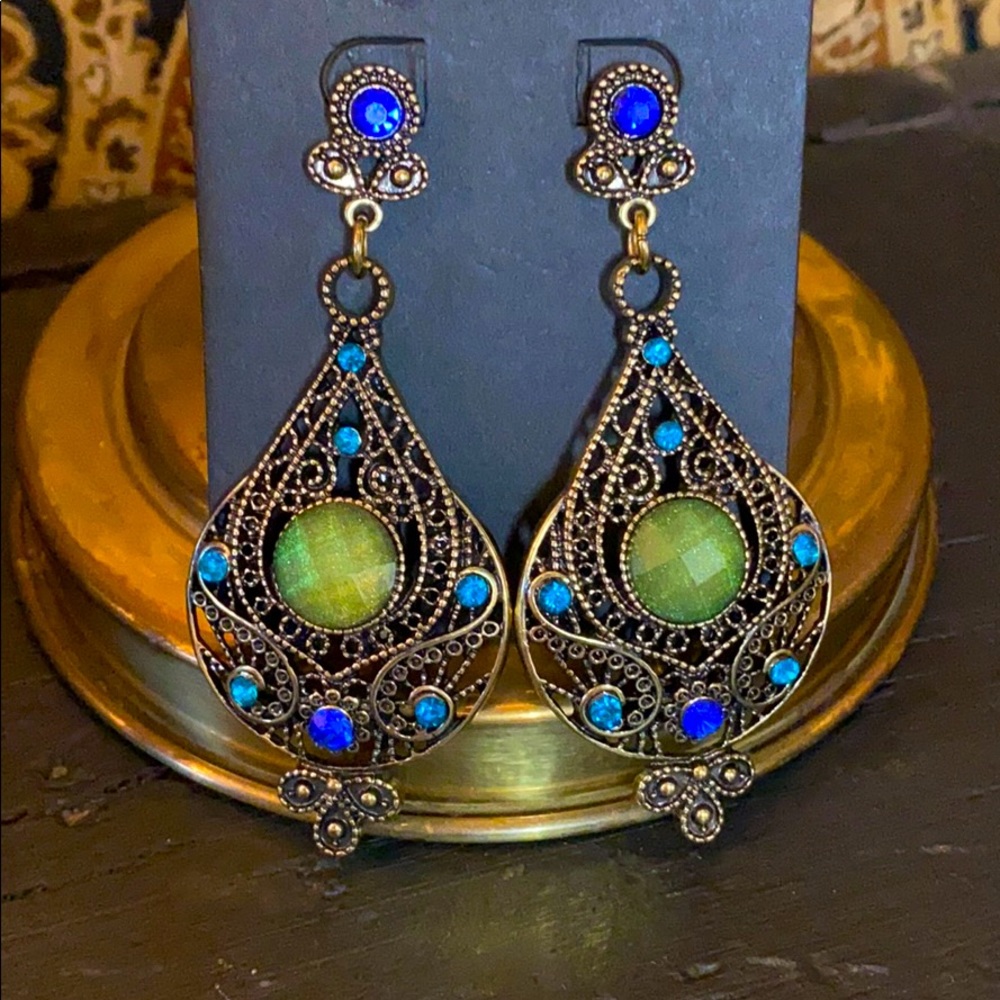 💚 Gorgeous Green & Blue Post Dangle Earrings